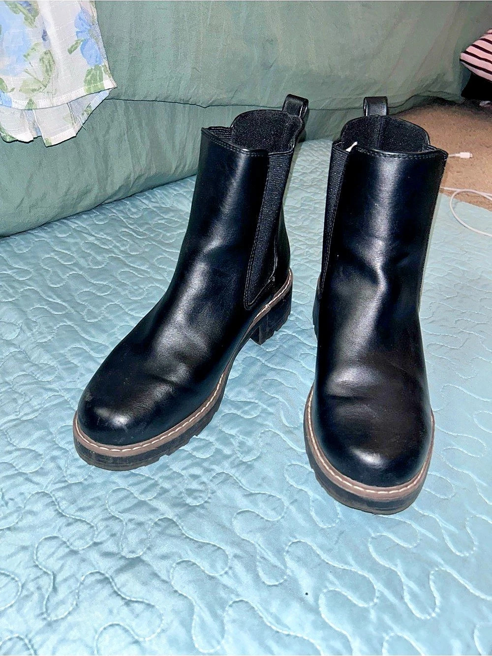 Universal Thread Black Leather Chelsea Boots US 8
